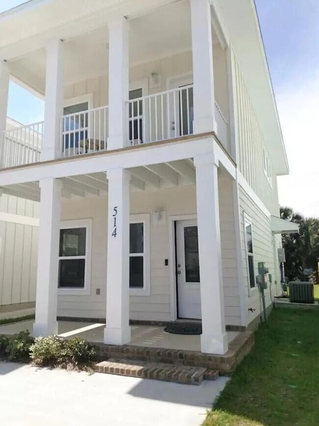 Building Photo - BEAUTIFUL Modern 3 Bedroom Home