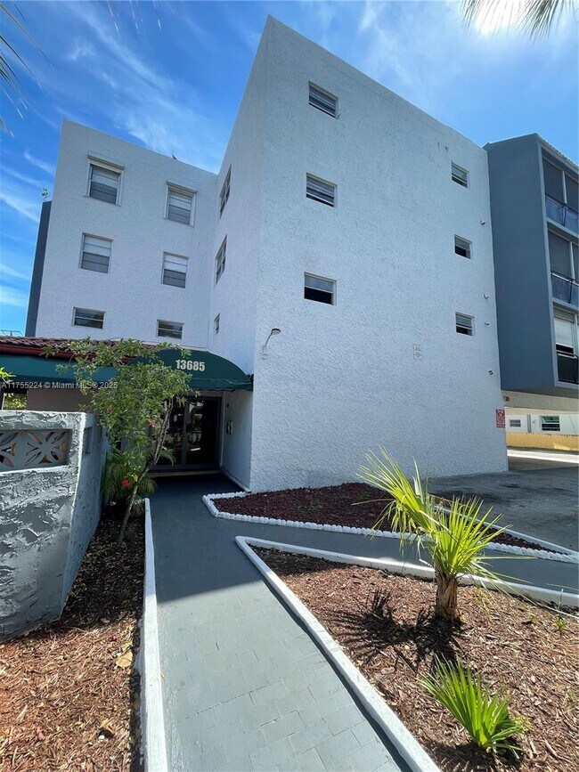 Foto del edificio - 13685 NE 10th Ave