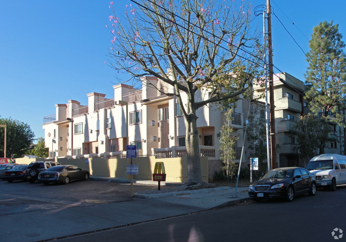 Building Photo - 4325 Stern Ave