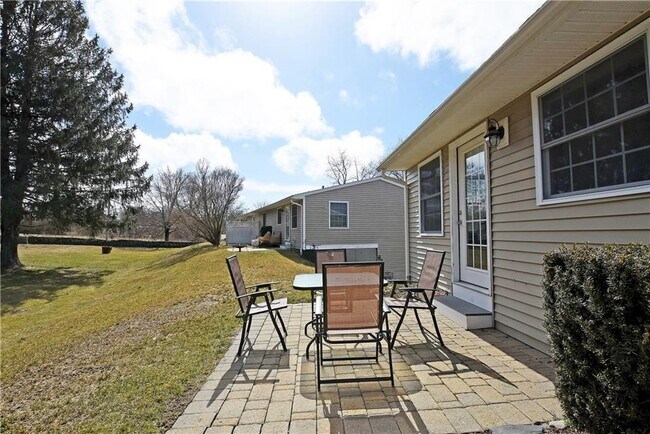 Foto del edificio - 5 Leland Point Dr