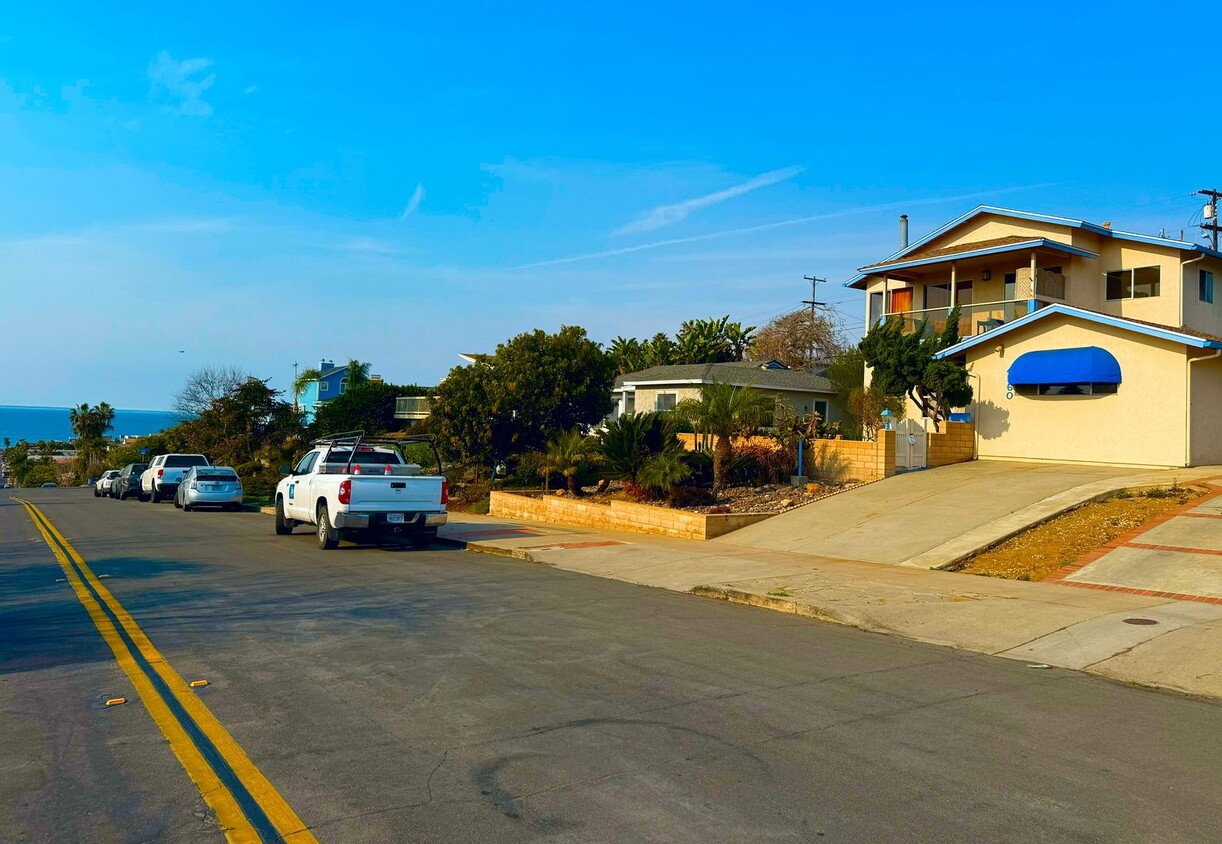 Building Photo - Welcome to Your Large Unique Ocean Beach H...