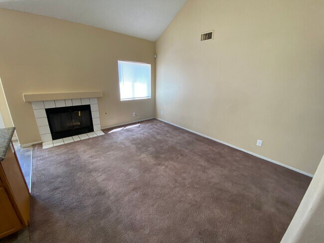 Building Photo - 3 bed, 2.5 bath, 3 car garage home in Nort...