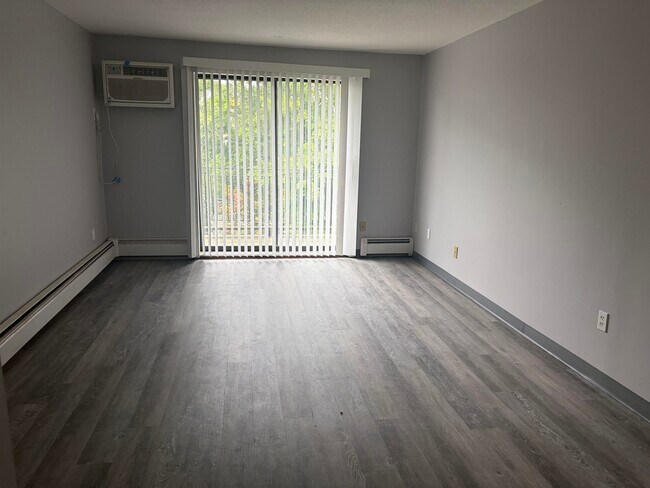 Foto del edificio - 128 Mammoth Rd