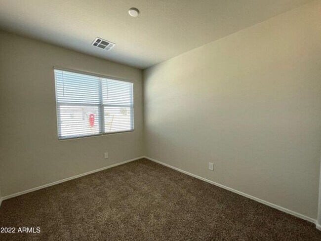 Foto del edificio - Newer 3 Bed/2Bath never in Crestfield Mano...