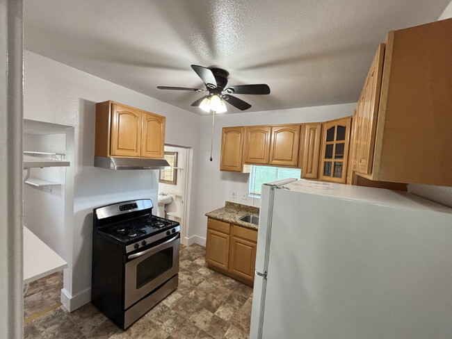 Building Photo - "Charming 1-Bedroom Sanctuary with Granite...