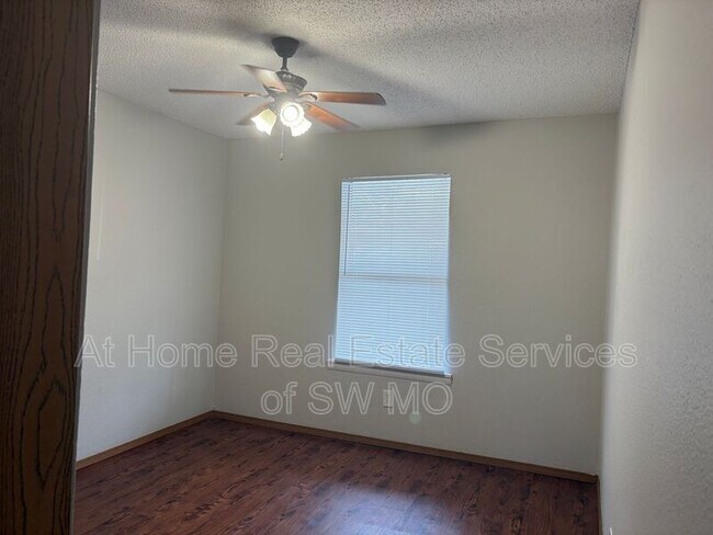 Foto del edificio - 728 E Walnut St
