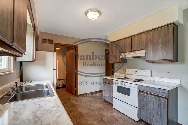 Building Photo - 3540 Willow Run Dr