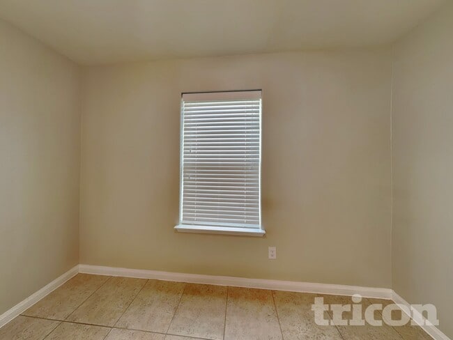 Building Photo - 108 Rushmore Ln