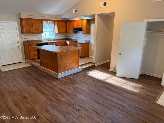 Foto del edificio - 8678 Yorktown Dr