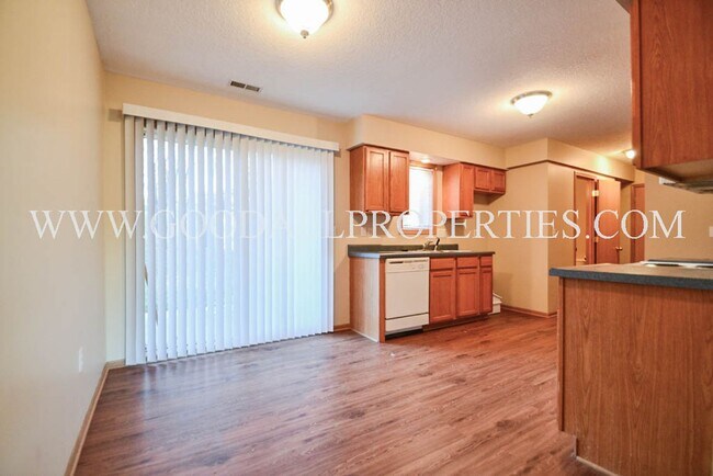 Foto del edificio - Wonderful 3 Bedroom Townhome in Van Meter!!