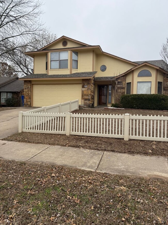 Building Photo - Welcome home to this spacious two-story gem!