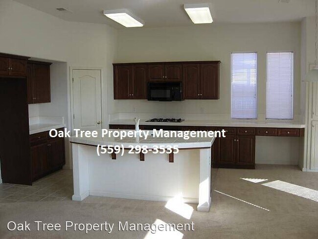 Building Photo - 4 br, 2 bath House - 565 Greenfield
