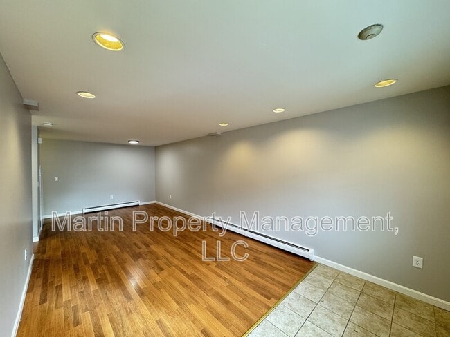 Building Photo - 22 Kenmar Dr