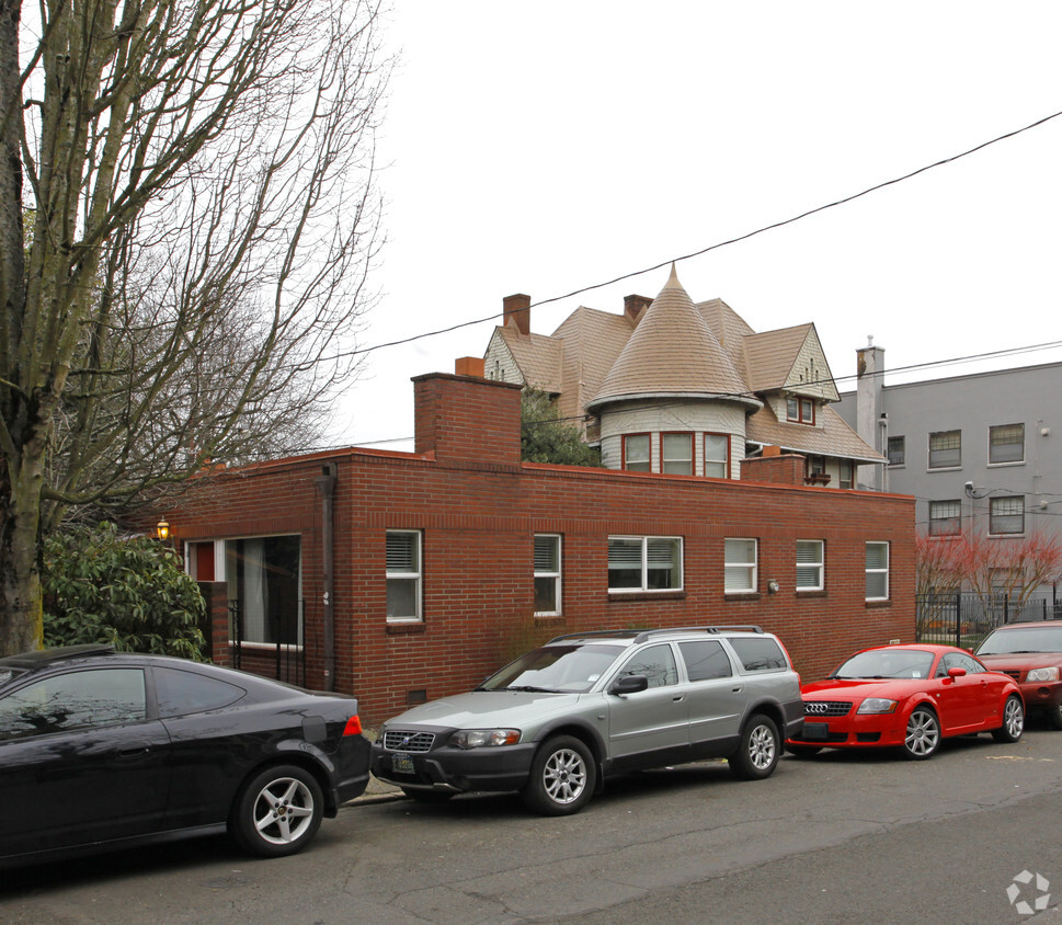 Primary Photo - Pardue Court