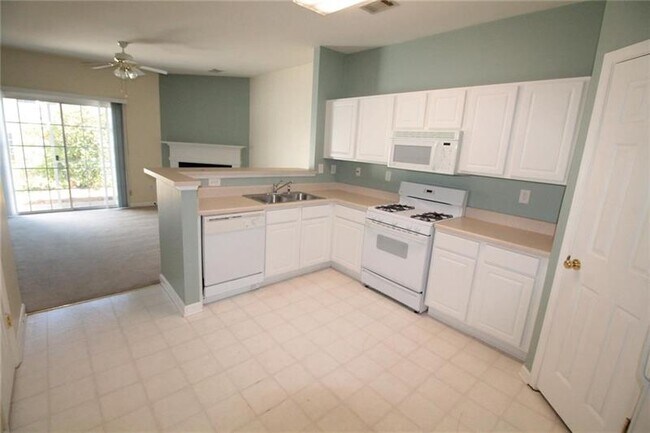Foto del edificio - 1500 Cove Creek Cir