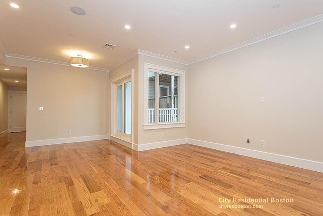 Building Photo - 17 Vinton St