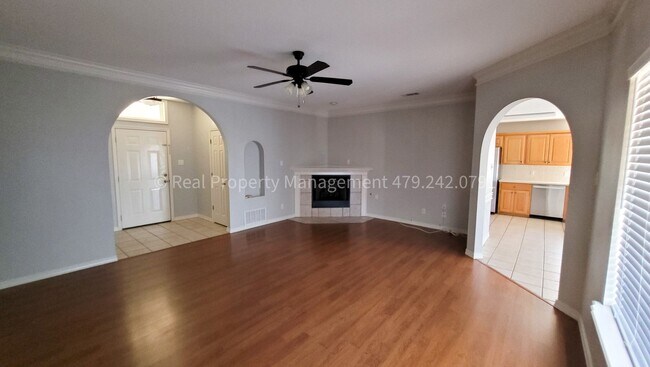 Building Photo - July move in! Beautiful 3 Bedroom 2 Bathro...
