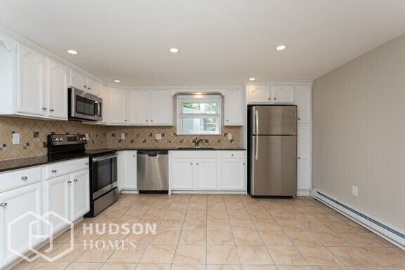 Building Photo - 27 Ponus Ave