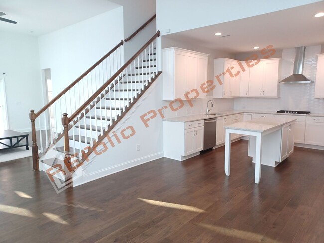 Foto del edificio - Stunning 3 Bedroom End Unit Townhome with ...