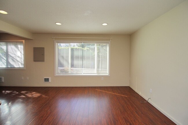 Building Photo - 4232-4232 SE Cesar Estrada Chavez Blvd
