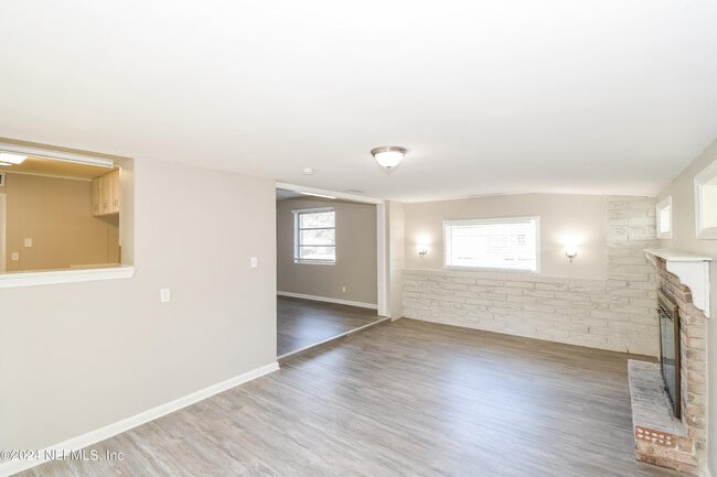 Foto del edificio - 6238 Green Pine Ln