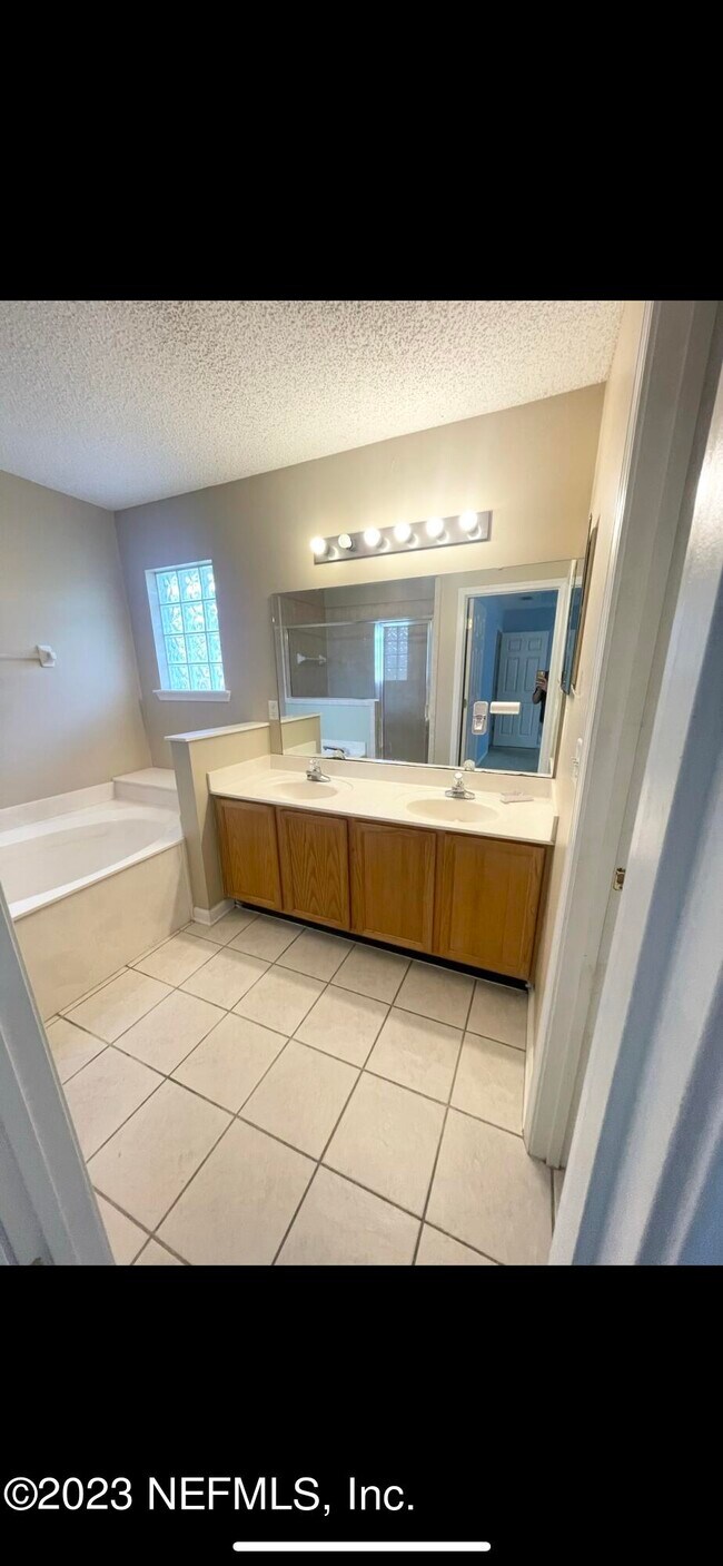 Foto del edificio - 1327 Spanish Needles Ct