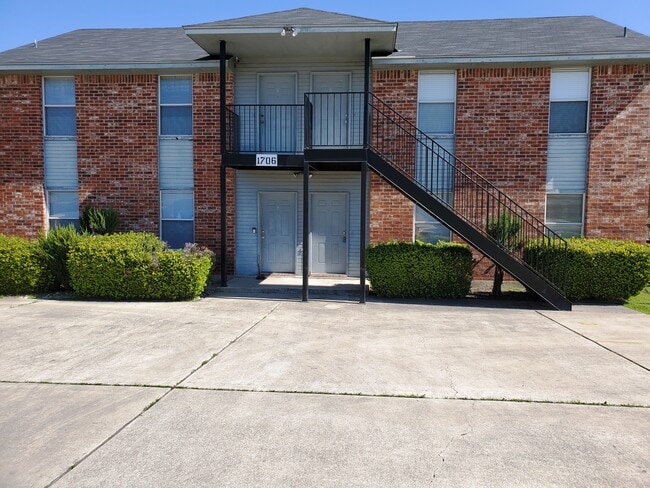 Building Photo - 1706 Windward Dr