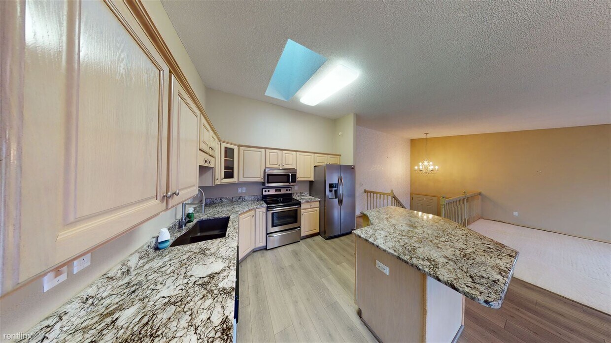 Foto principal - 3 br, 3 bath Townhome - 1092 Westwood St