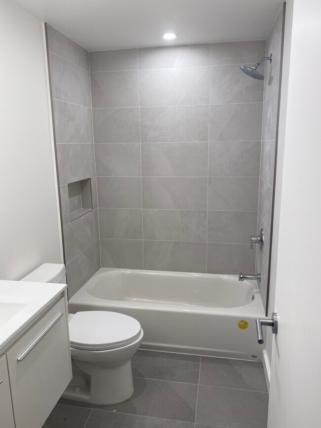 Bathroom Tub - 2812 29th Pl NW