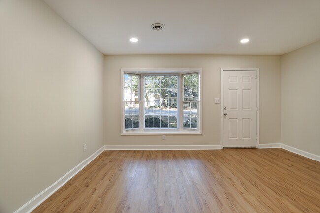 Building Photo - 205 Woodburn Club Ln