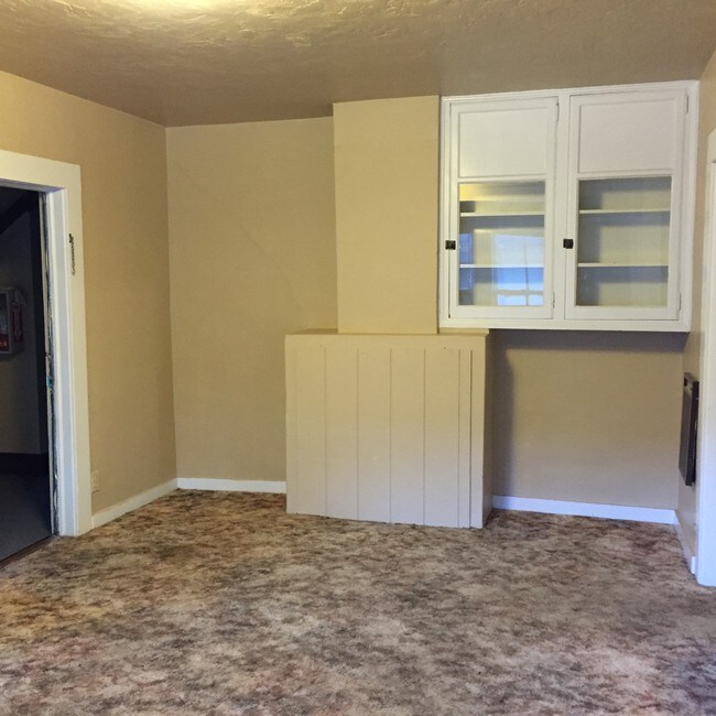 Building Photo - 2134 Pine St