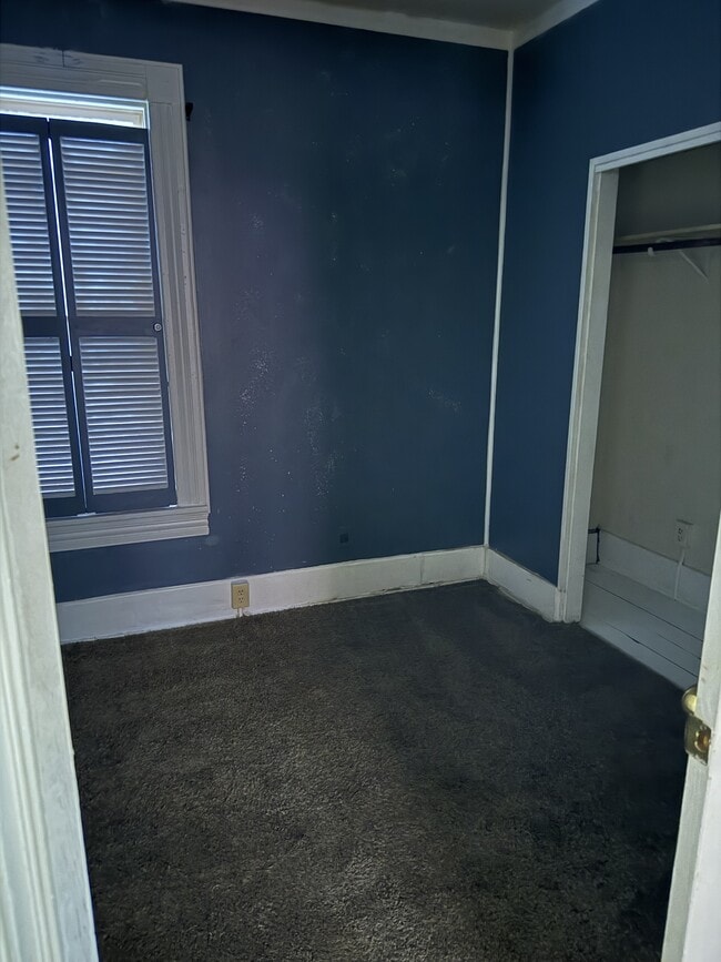 Building Photo - 219 Van Buren Street