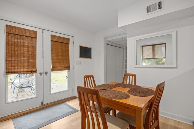 Building Photo - Charming 1 Bed, 1 Bath Duplex with Office/Flex Space near Five Points, Downtown Raleigh