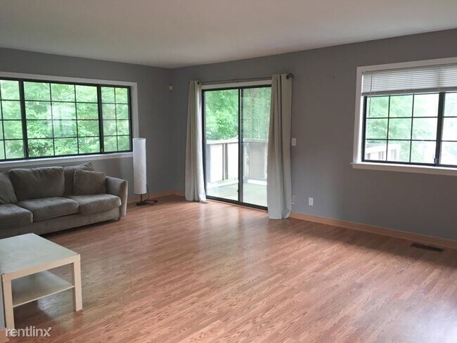 Building Photo - 202 Soundview Ave