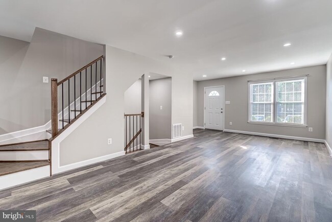 Building Photo - 7490 Laurel Oak Ct