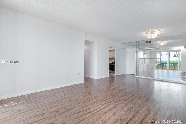 Foto del edificio - 919 Hillcrest Dr