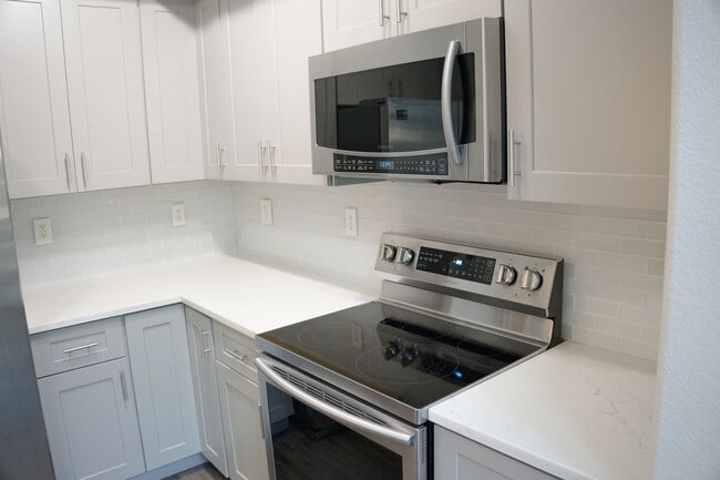 Foto del edificio - 900 S 94th St