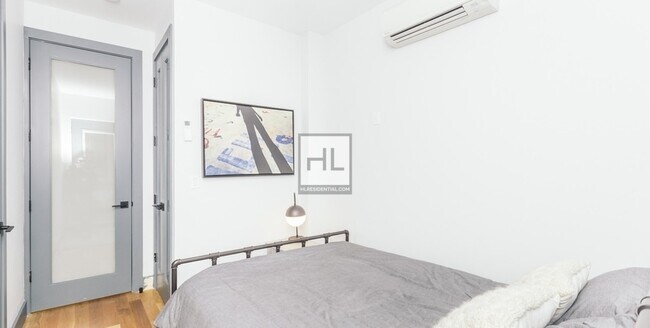 Building Photo - 376 BEDFORD AVENUE 2B