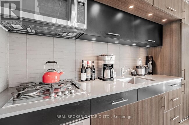 Building Photo - 205 Manning Ave