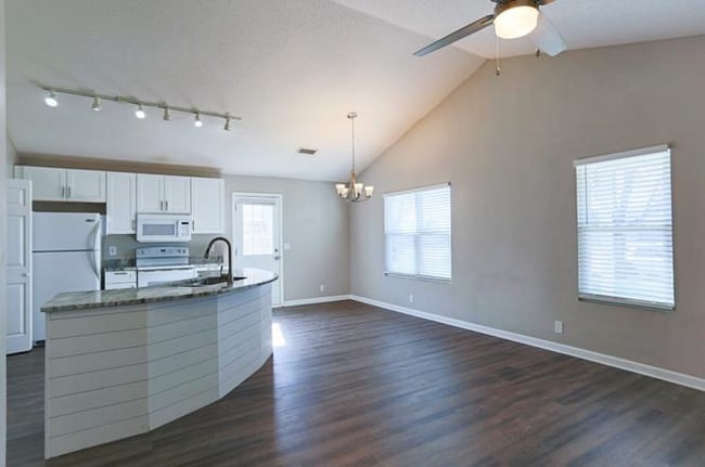 Building Photo - 350 Pawnee Trail