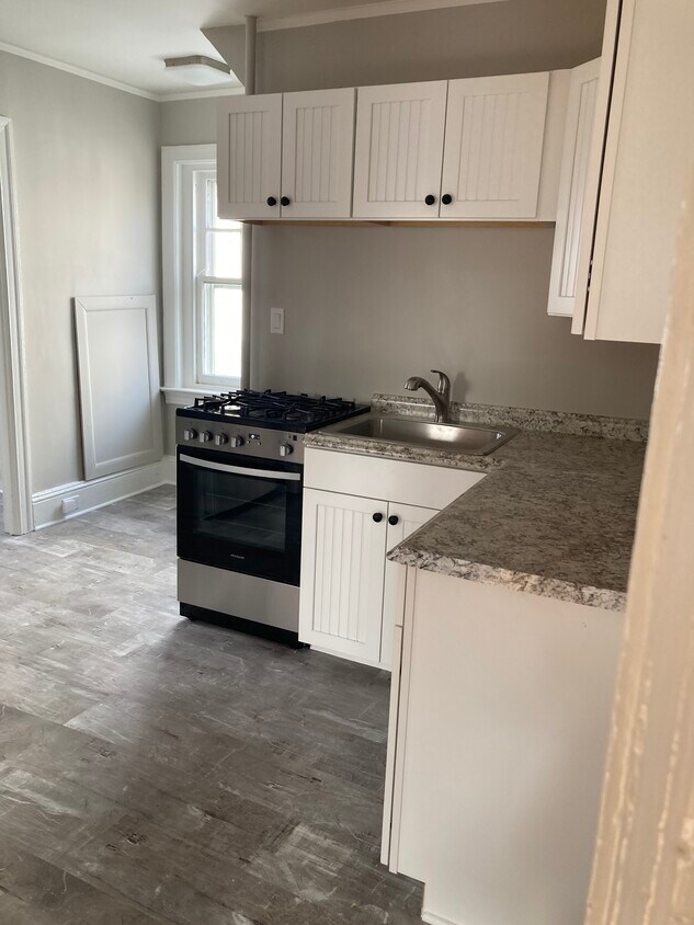 Kitchen - 290 N Main St