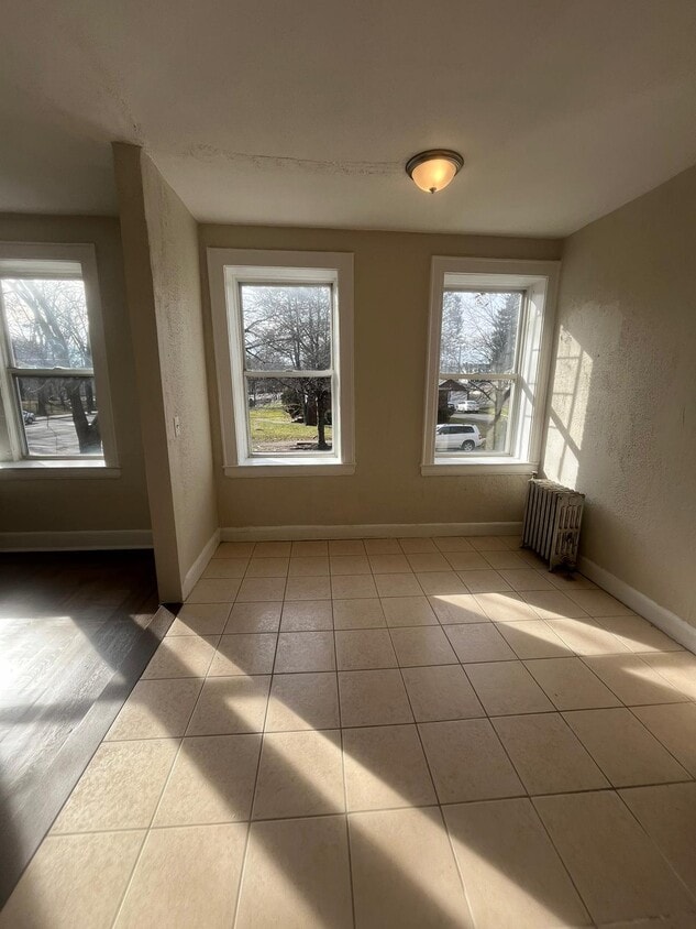 691 Elizabeth Ave 21 - 10 Goldsmith Ave