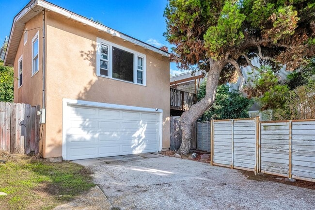 Building Photo - 204 S Guadalupe Ave