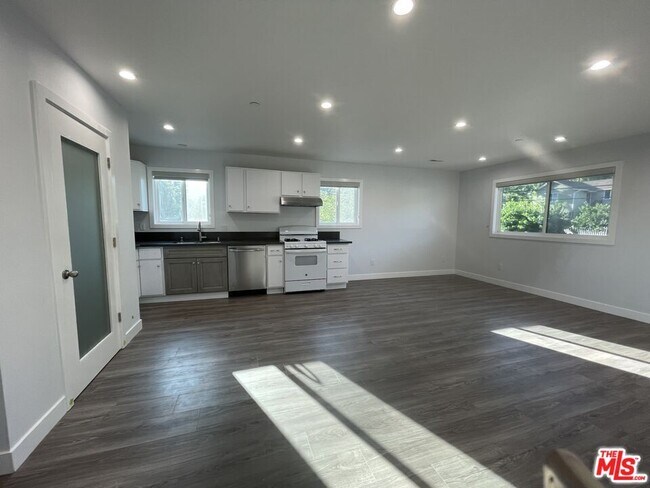 Foto del edificio - 6204 1/2 Mayfield Ave