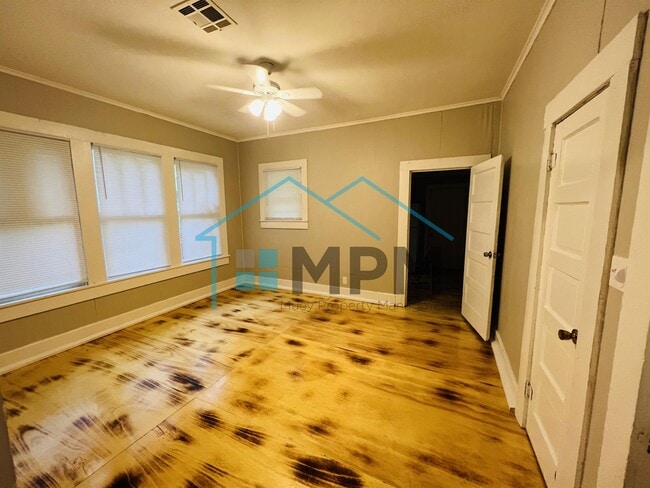 Building Photo - 102 S 2nd St