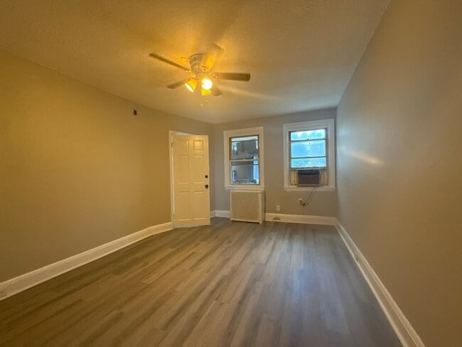 Building Photo - 104 Willow Spring Rd