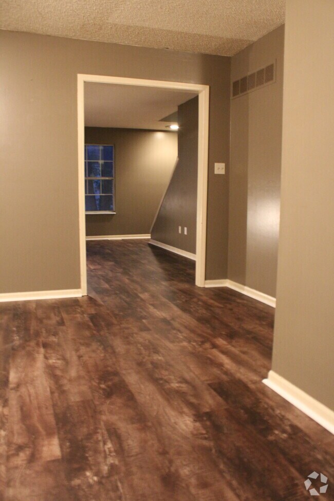 Applegate Apartments for Rent with a Garage Blue Springs, MO 1