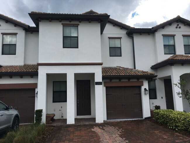 Foto del edificio - BEAUTIFUL CHAMPIONSGATE HOME WITH LAKE VIEW
