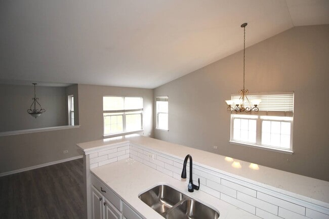 Building Photo - 2518 Golf Ridge Cir