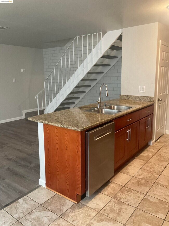 Building Photo - 2204 Peppertree Way